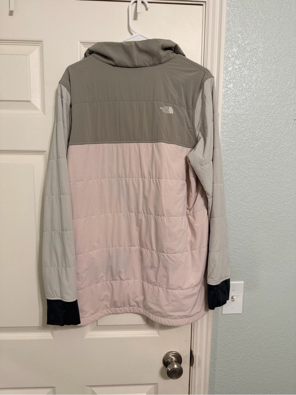 The North Face Women's quarter button up in white/pink/grey - Picture 2 of 4
